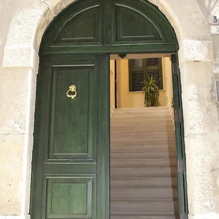 Il Portico Dei Normanni 3* Бутера